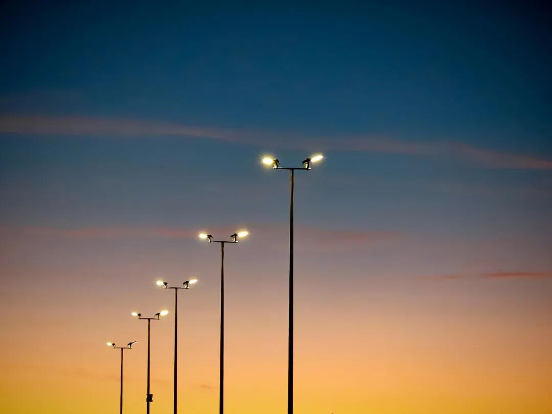 觉醒于此：用「当下的力量」终结精神内耗